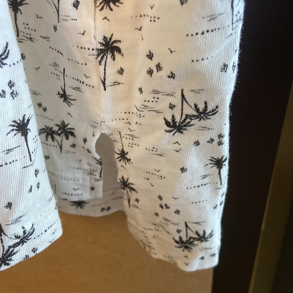 Old Navy palm tree sleeveless top. M - Picture 3 of 6